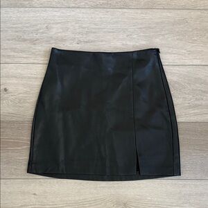 Pull&Bear Black Mini Skirt Size Small